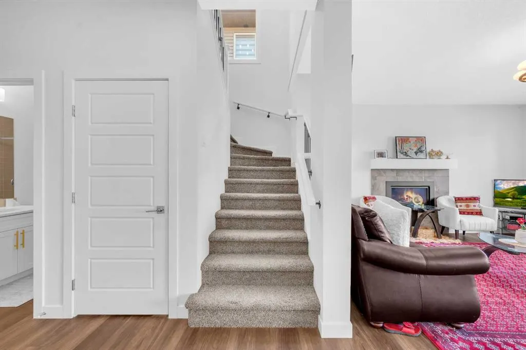 127 Ambleside Crescent NW