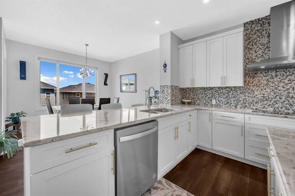 127 Ambleside Crescent NW