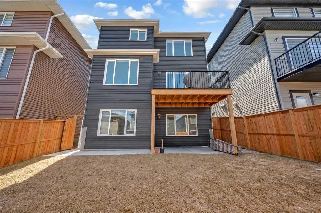 127 Ambleside Crescent NW