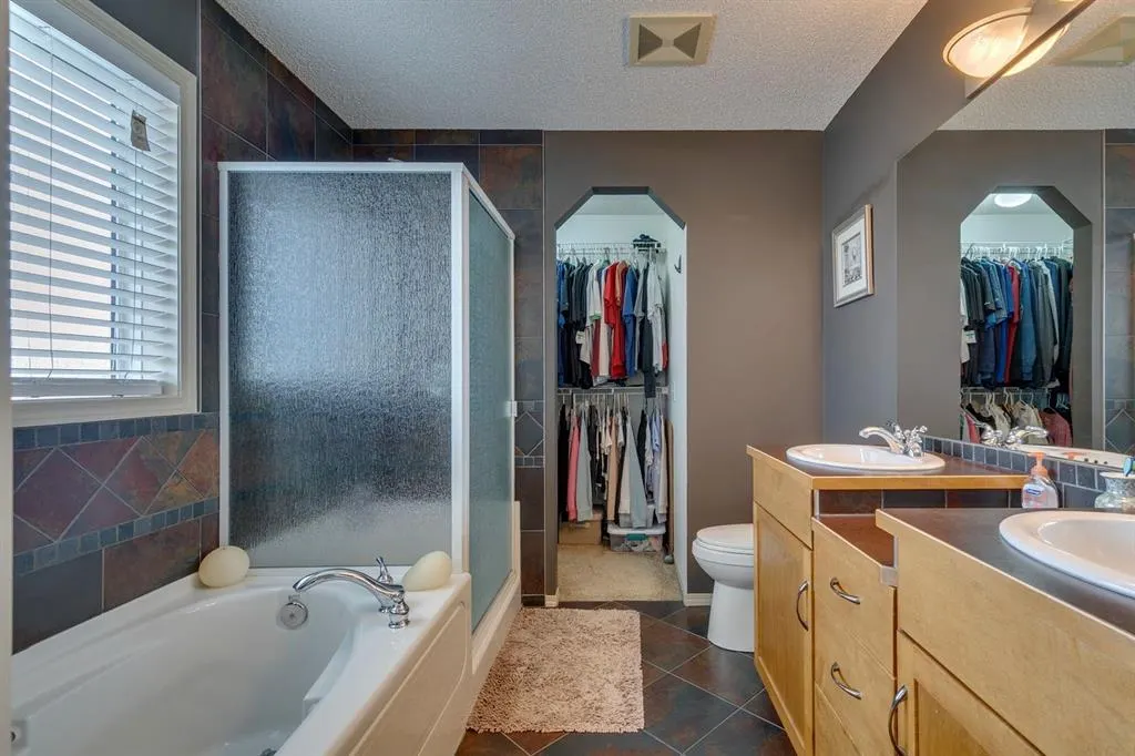 210 Elgin View SE