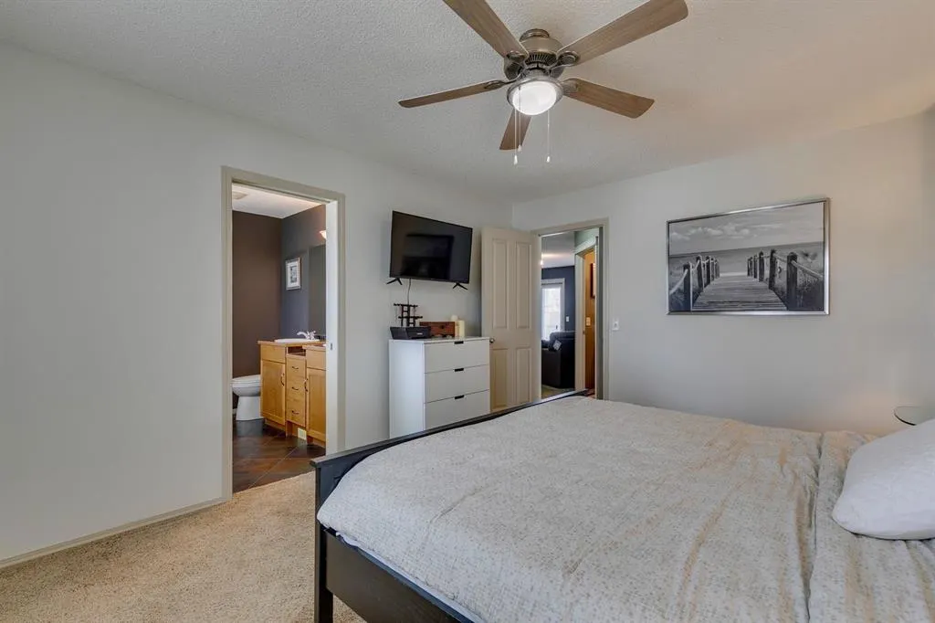 210 Elgin View SE