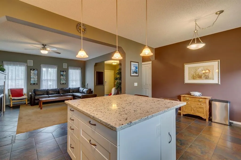 210 Elgin View SE