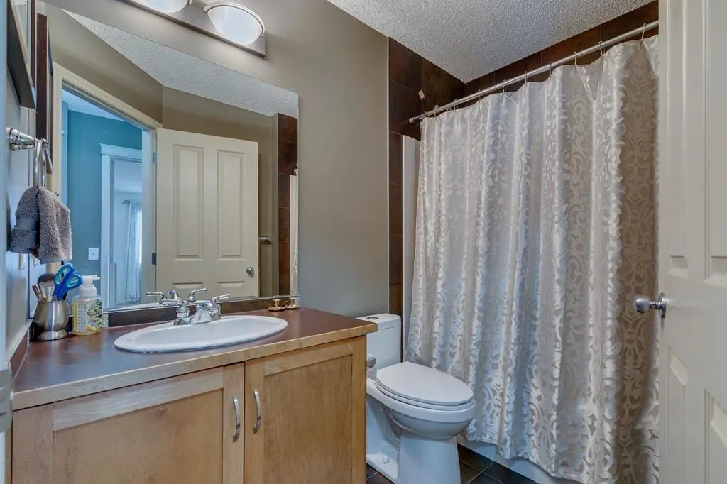210 Elgin View SE