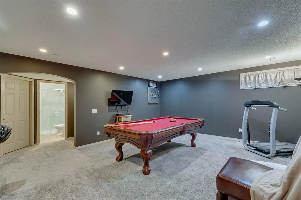 210 Elgin View SE