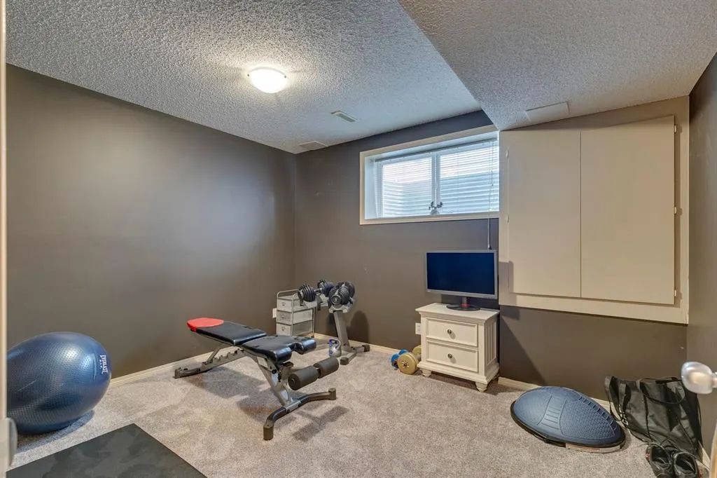 210 Elgin View SE