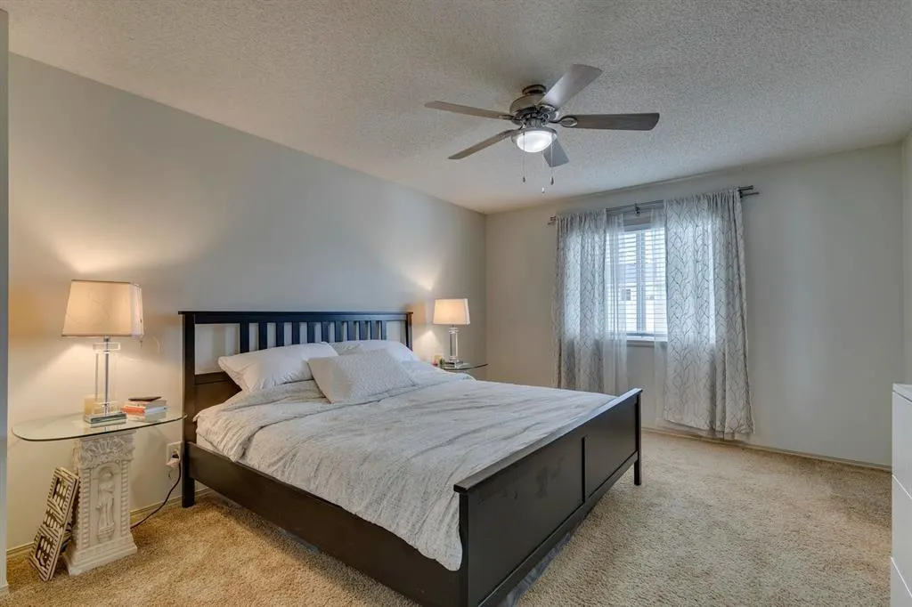 210 Elgin View SE