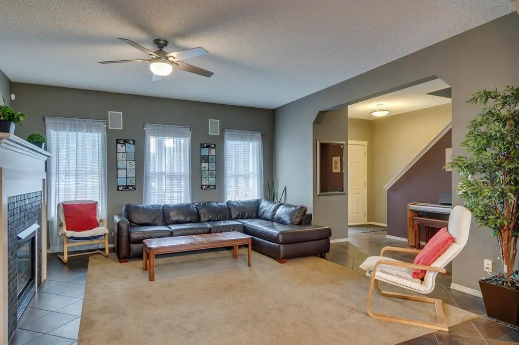 210 Elgin View SE