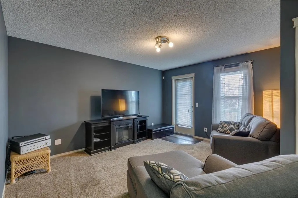 210 Elgin View SE