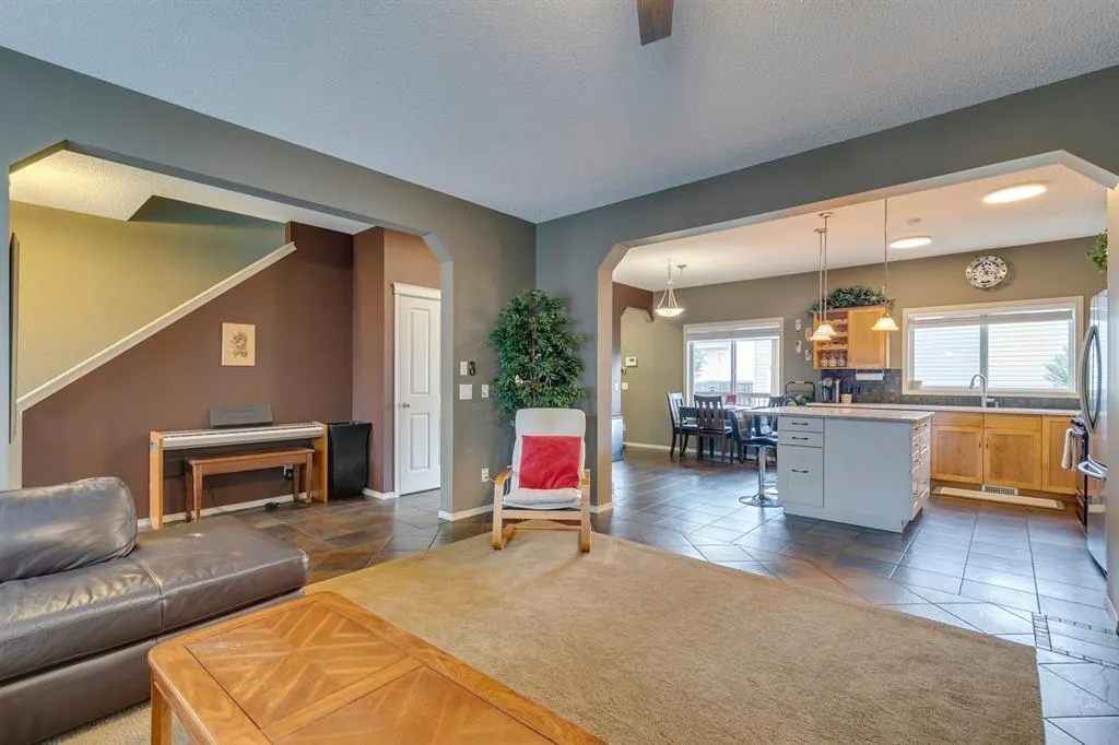 210 Elgin View SE