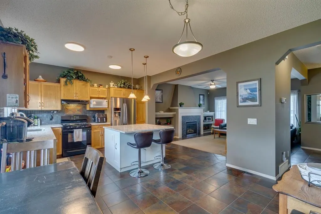 210 Elgin View SE