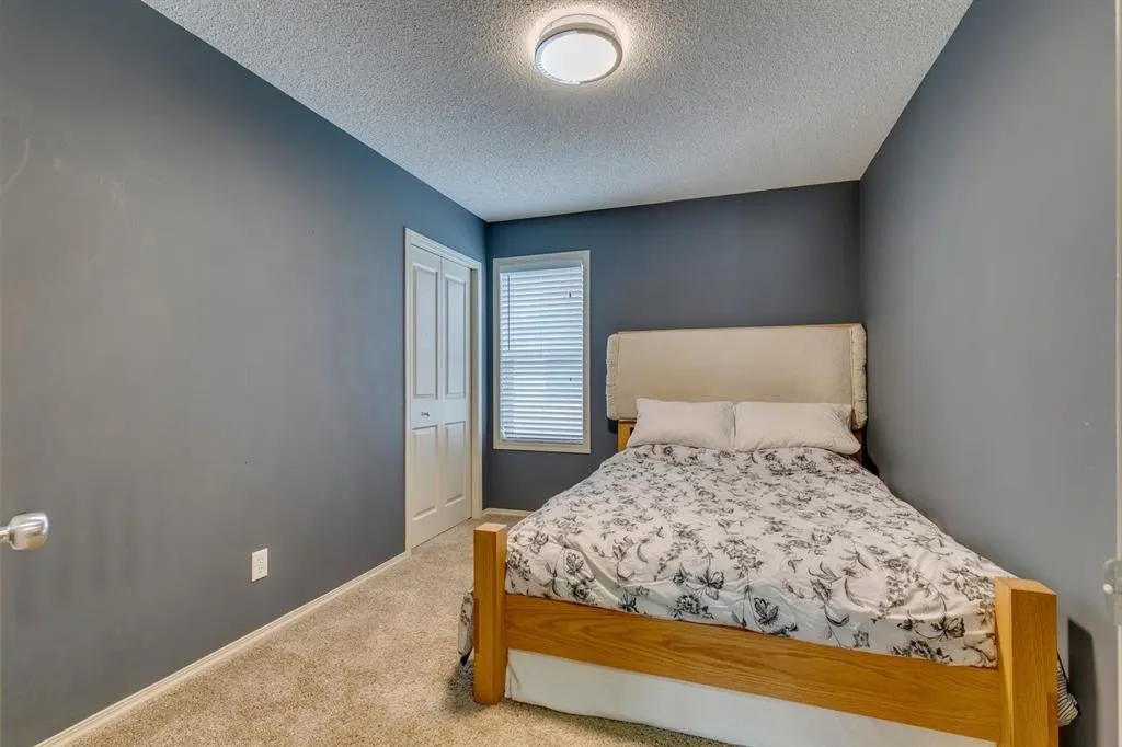 210 Elgin View SE