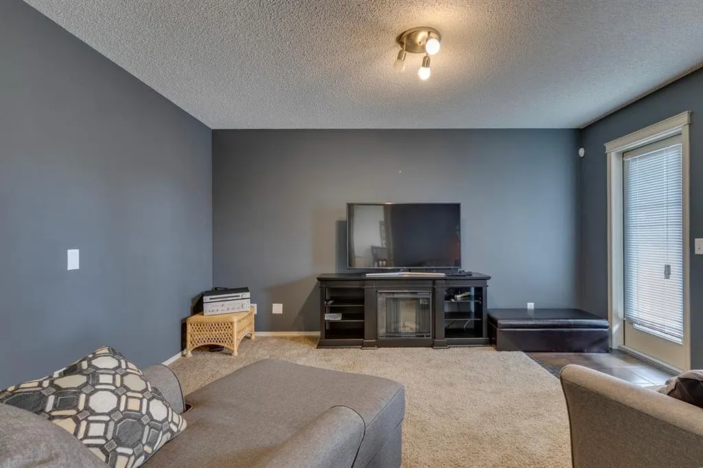 210 Elgin View SE