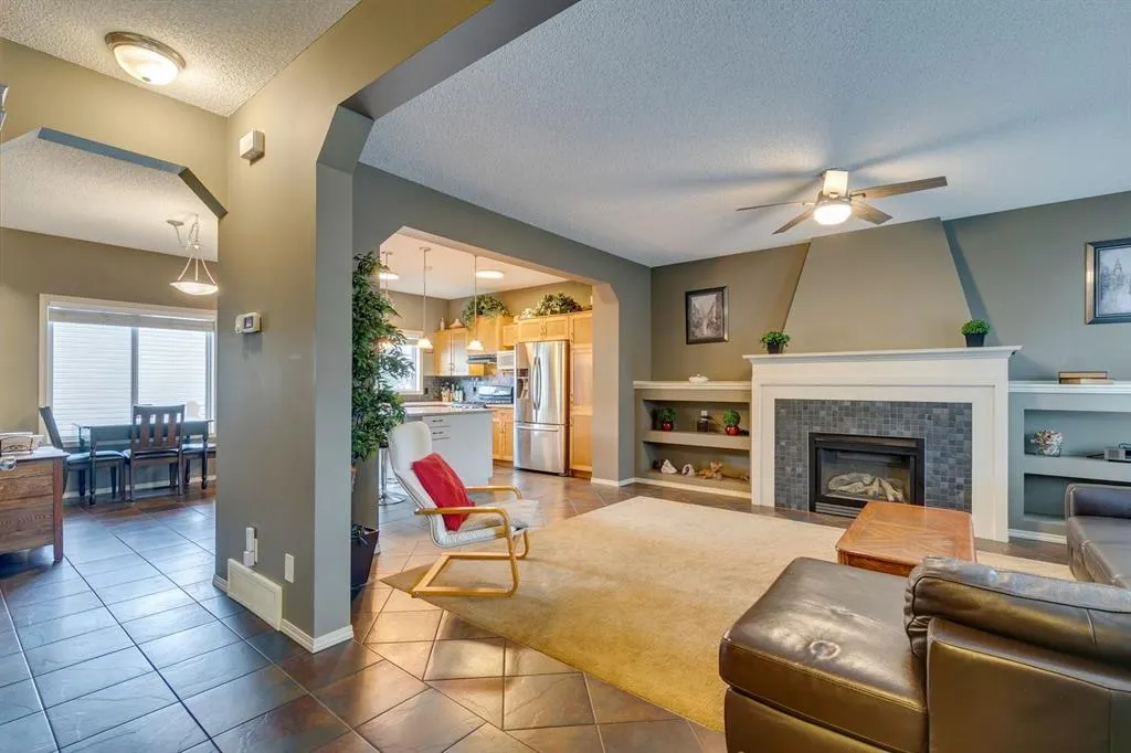 210 Elgin View SE