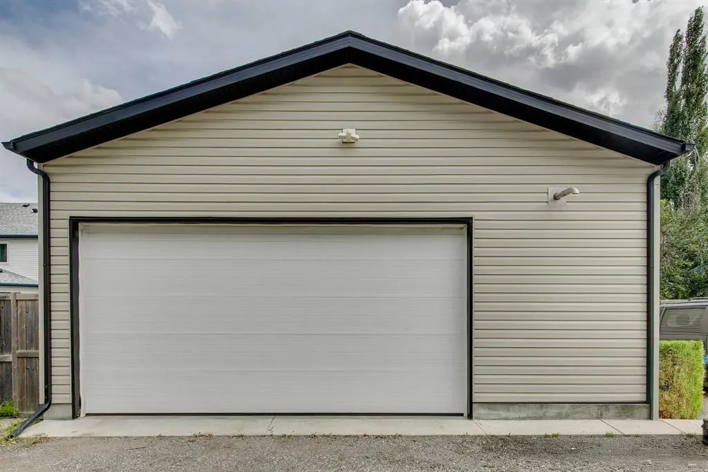 210 Elgin View SE