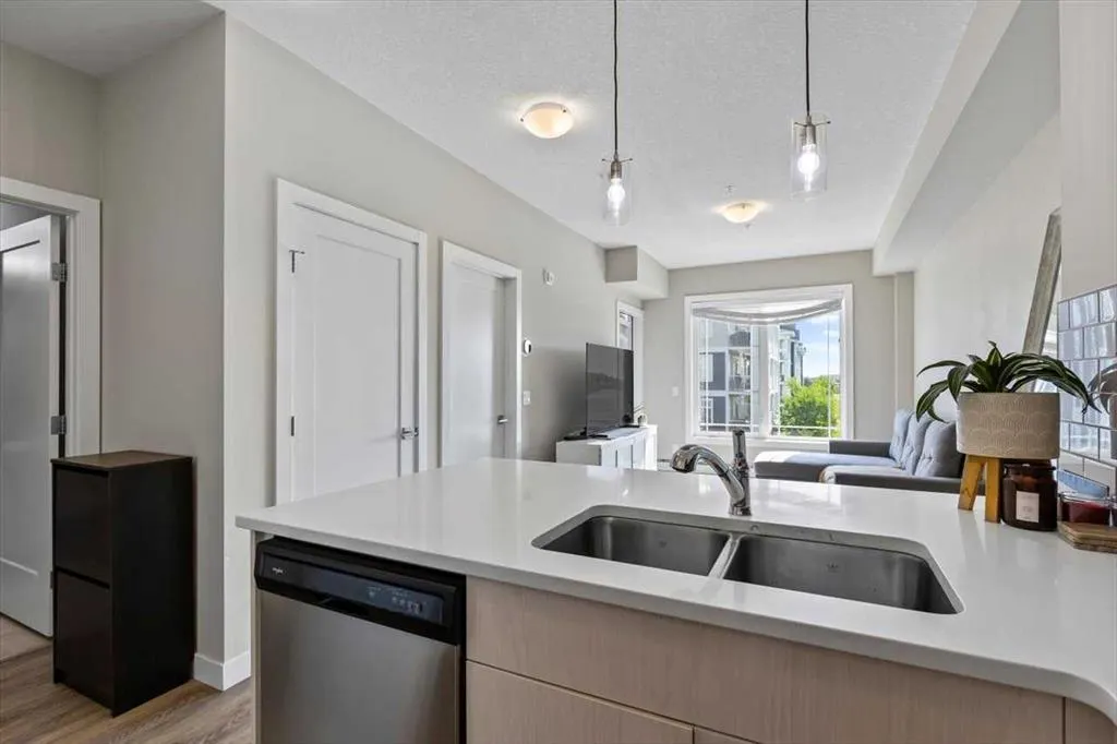 100 Auburn Meadows Manor SE, #309