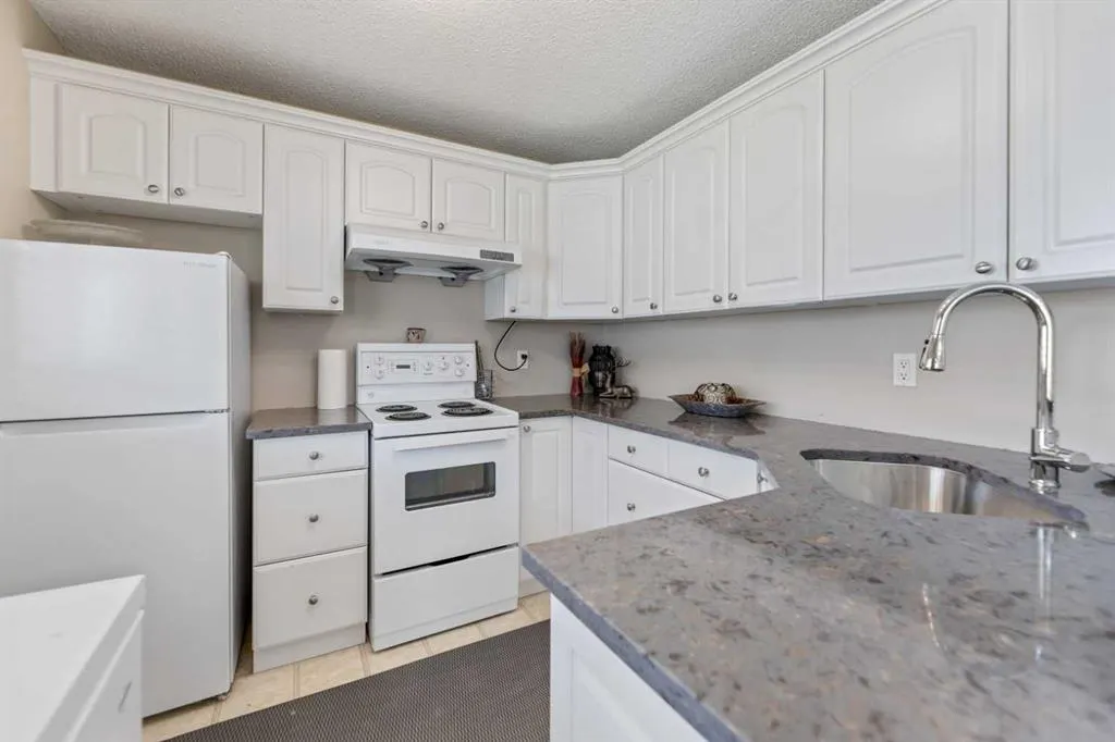 101 Coral Reef Manor NE