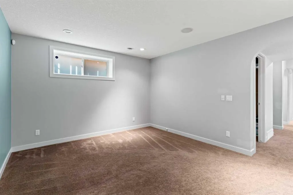 898 Evanston Drive NW