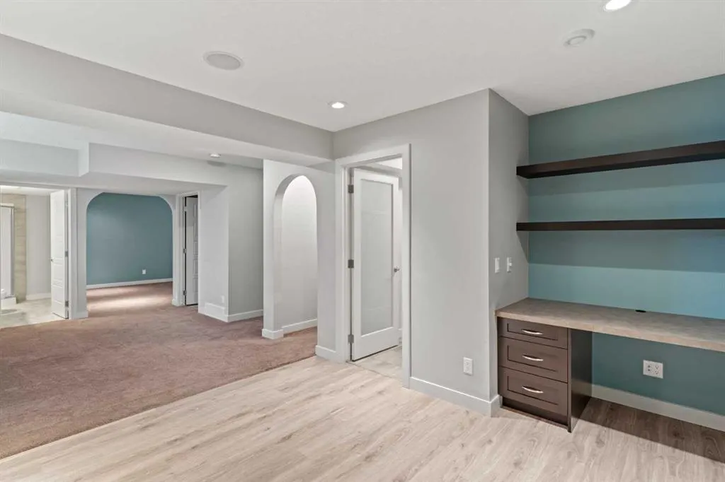 898 Evanston Drive NW