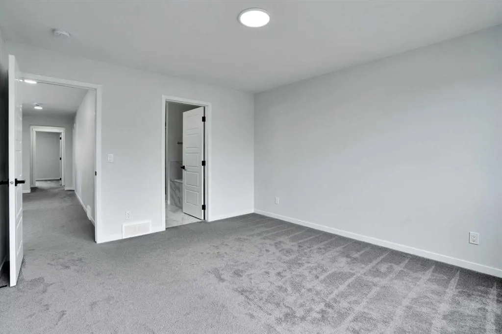 8 Corner Glen Row NE