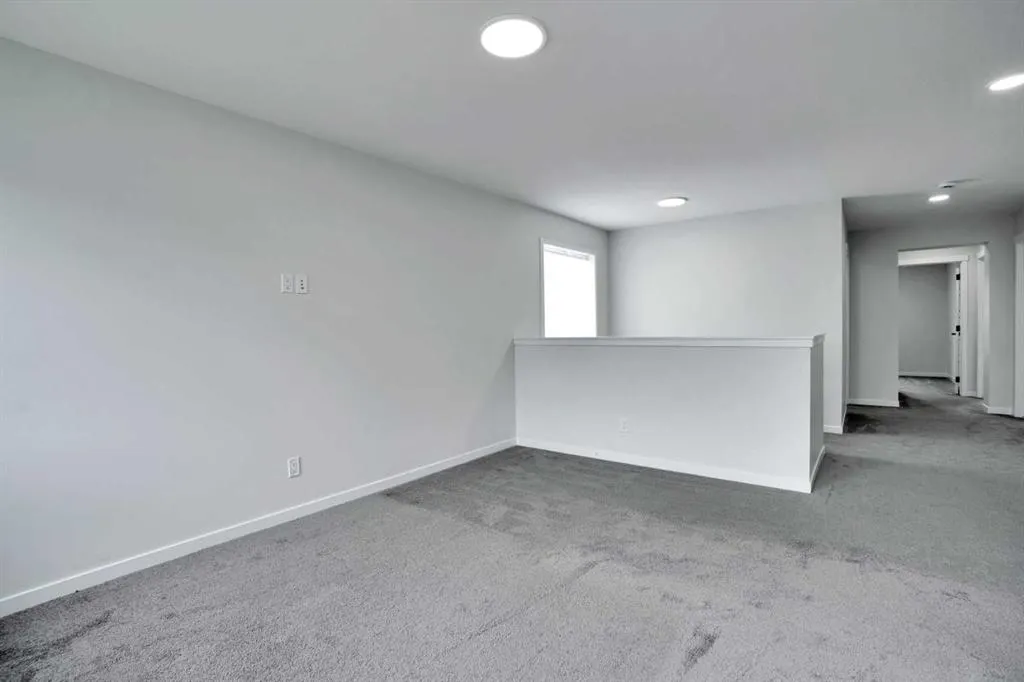 8 Corner Glen Row NE