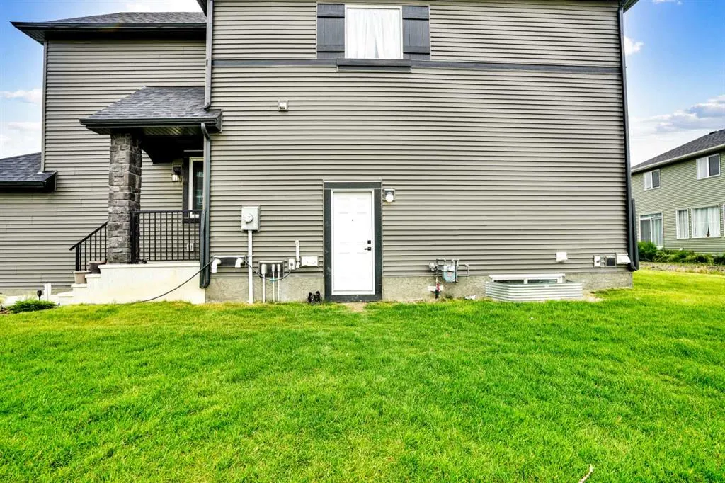 8 Corner Glen Row NE