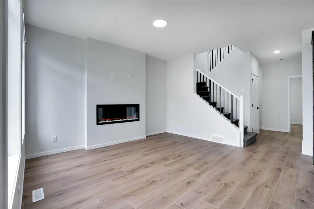 8 Corner Glen Row NE