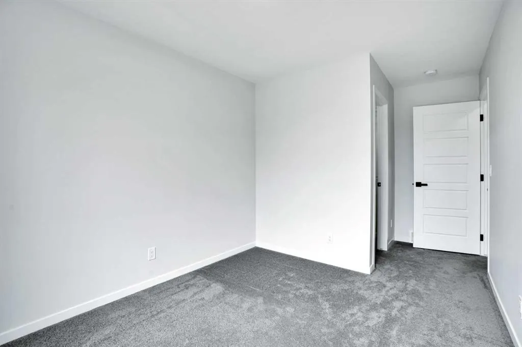 8 Corner Glen Row NE