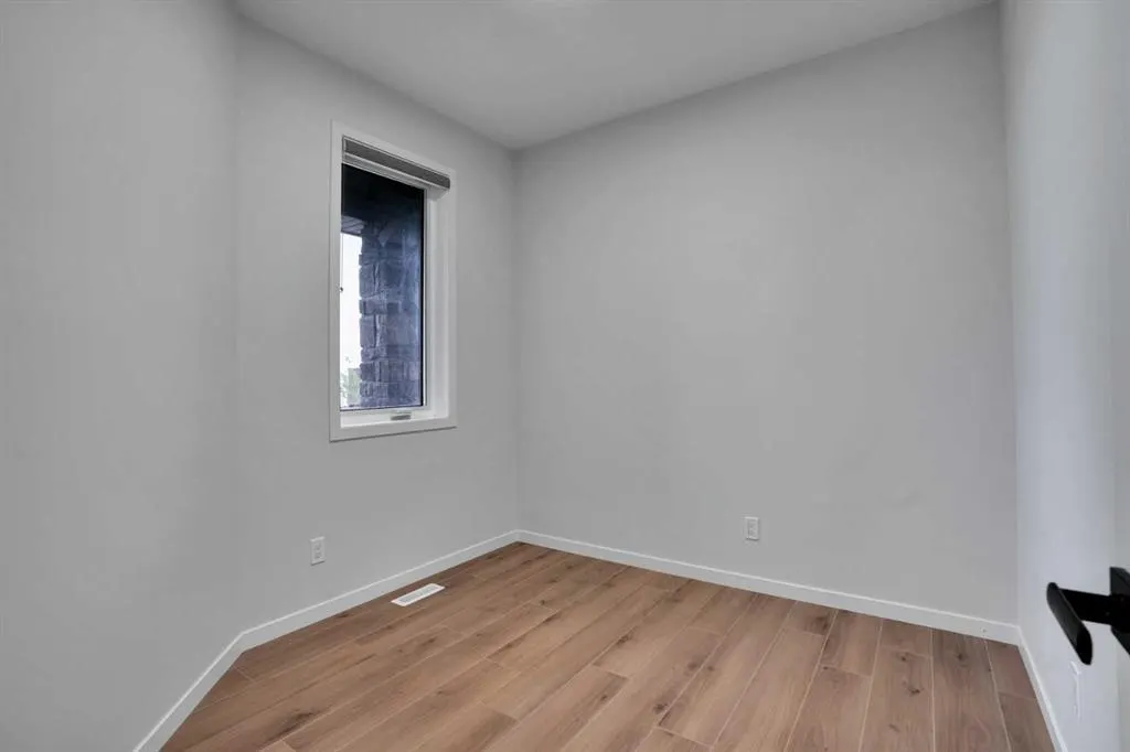 8 Corner Glen Row NE