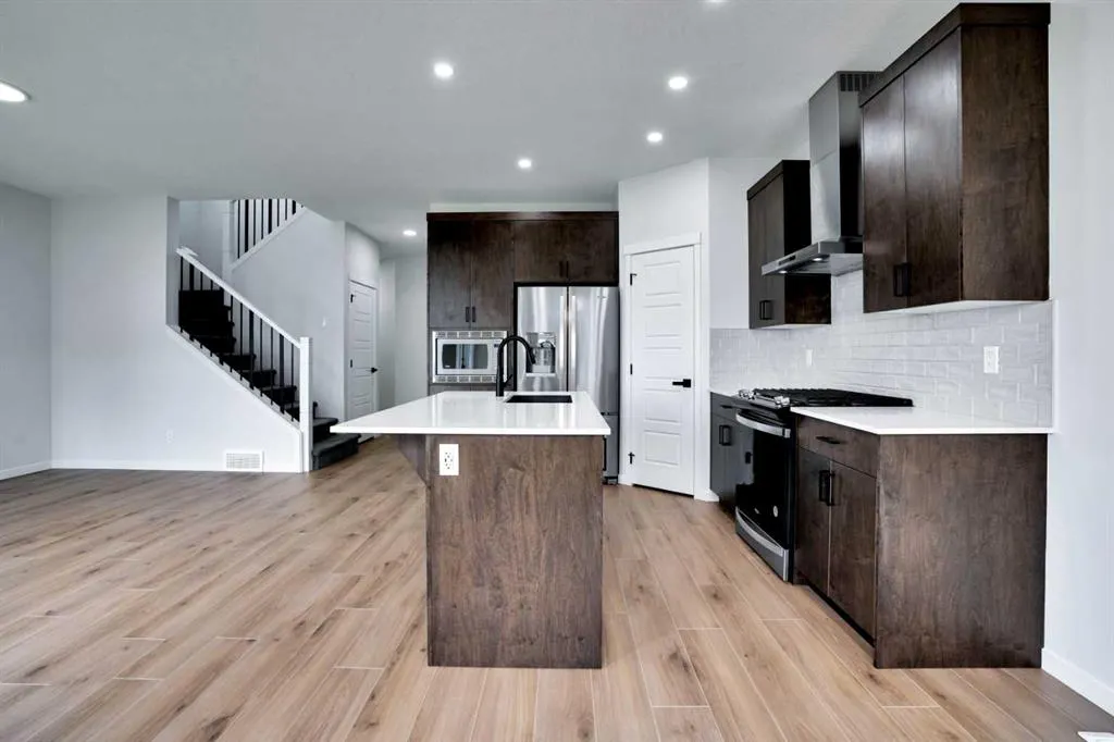 8 Corner Glen Row NE
