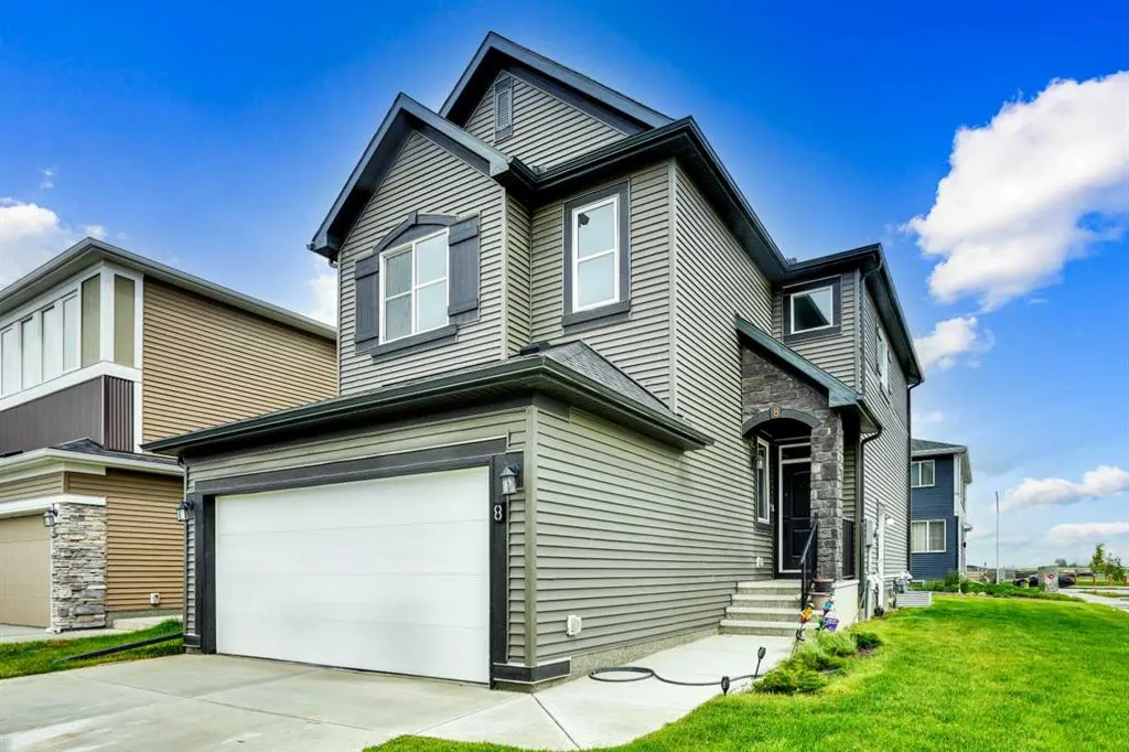 8 Corner Glen Row NE