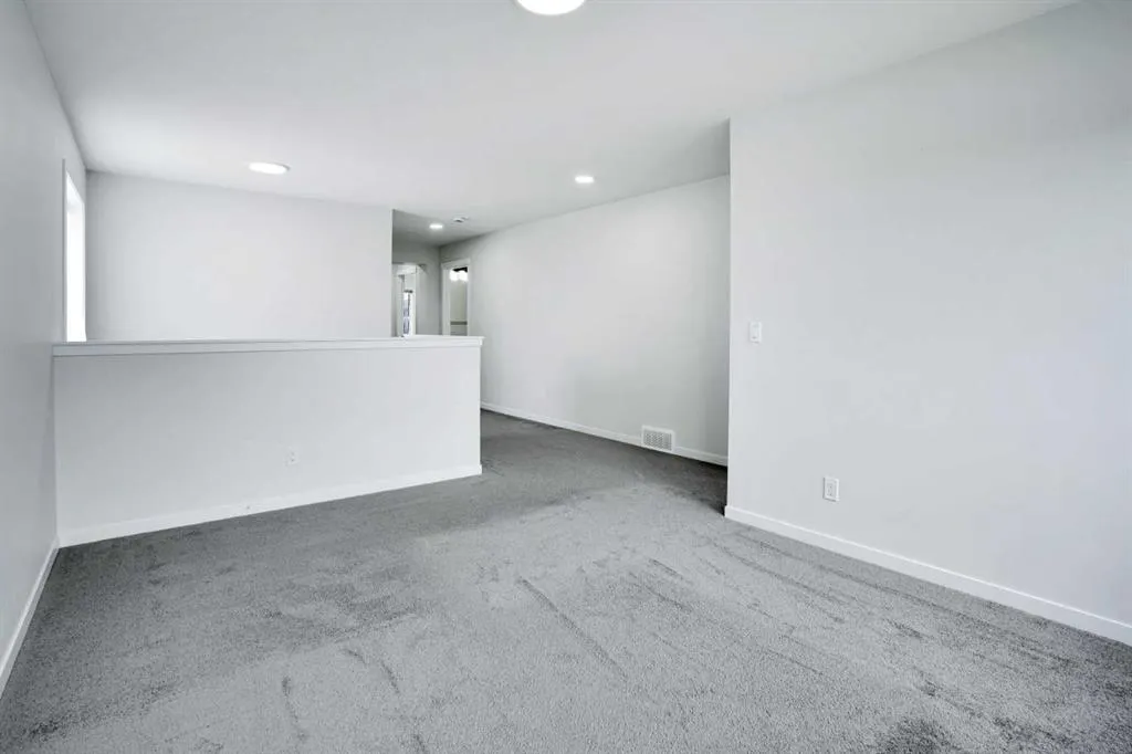 8 Corner Glen Row NE
