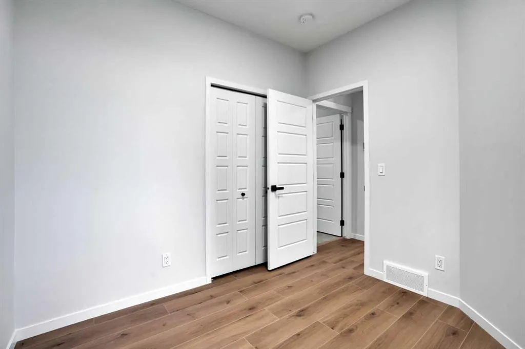 8 Corner Glen Row NE