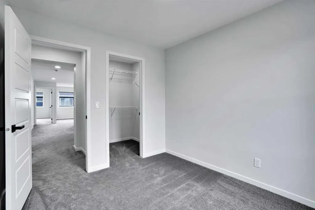 8 Corner Glen Row NE