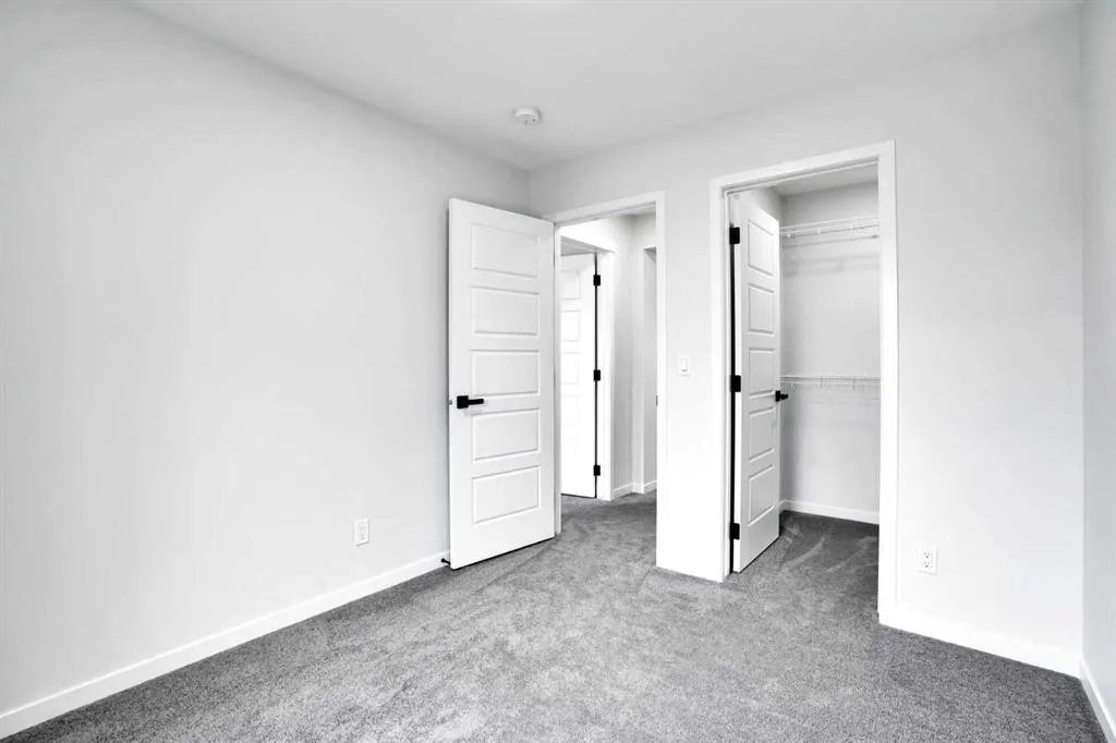 8 Corner Glen Row NE