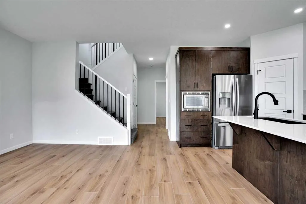 8 Corner Glen Row NE