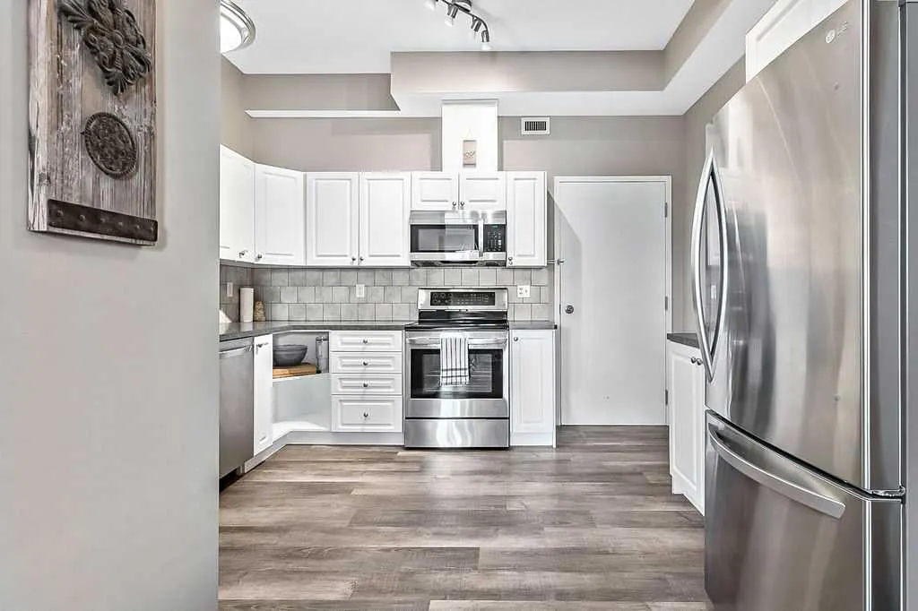 144 Crescent Road, #205
