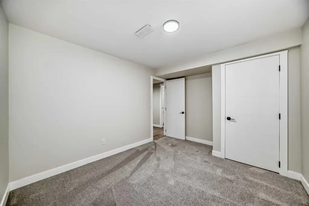 256 Penbrooke Close SE
