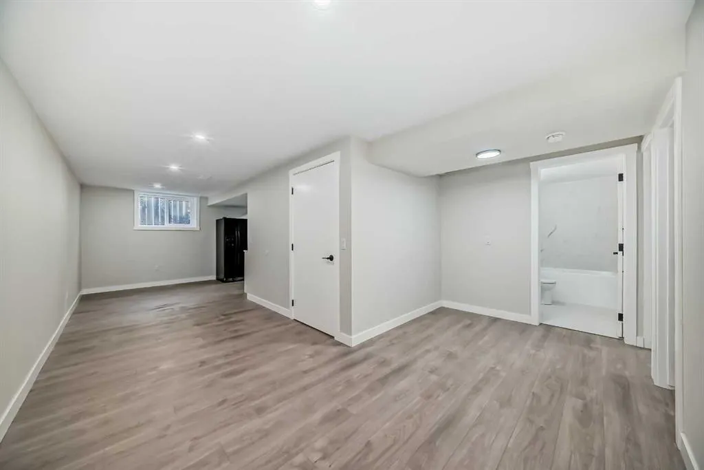 256 Penbrooke Close SE