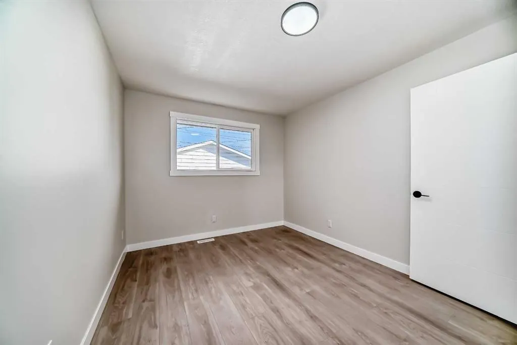 256 Penbrooke Close SE