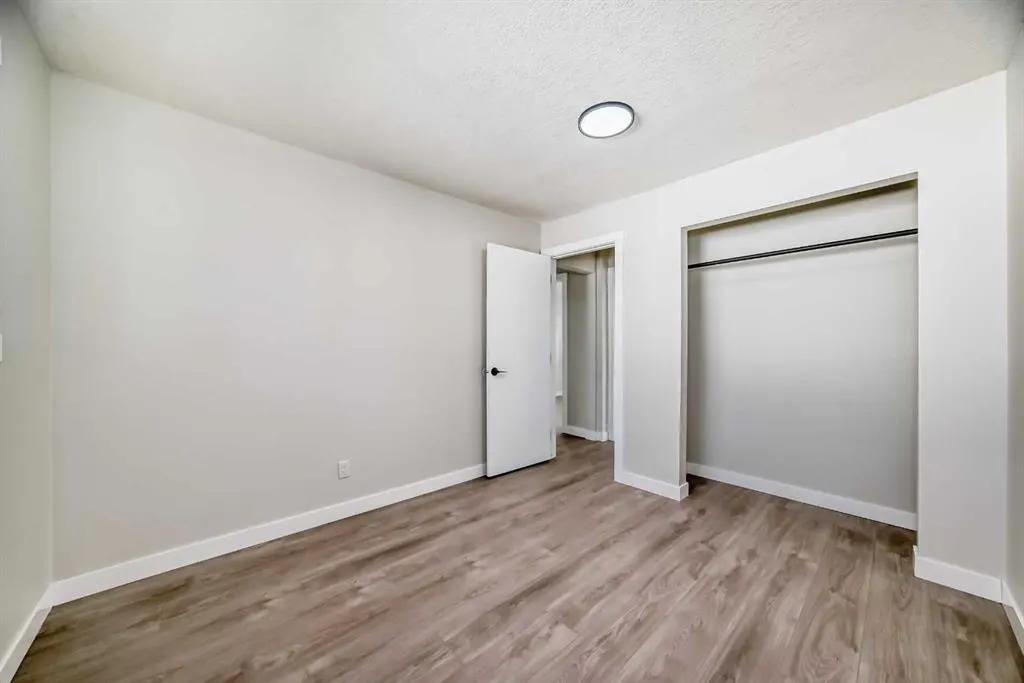 256 Penbrooke Close SE