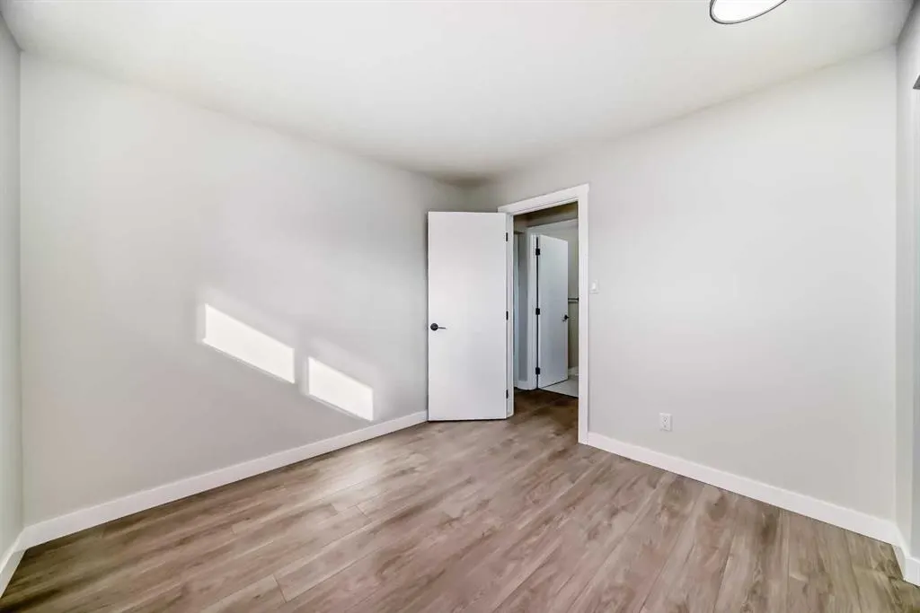 256 Penbrooke Close SE