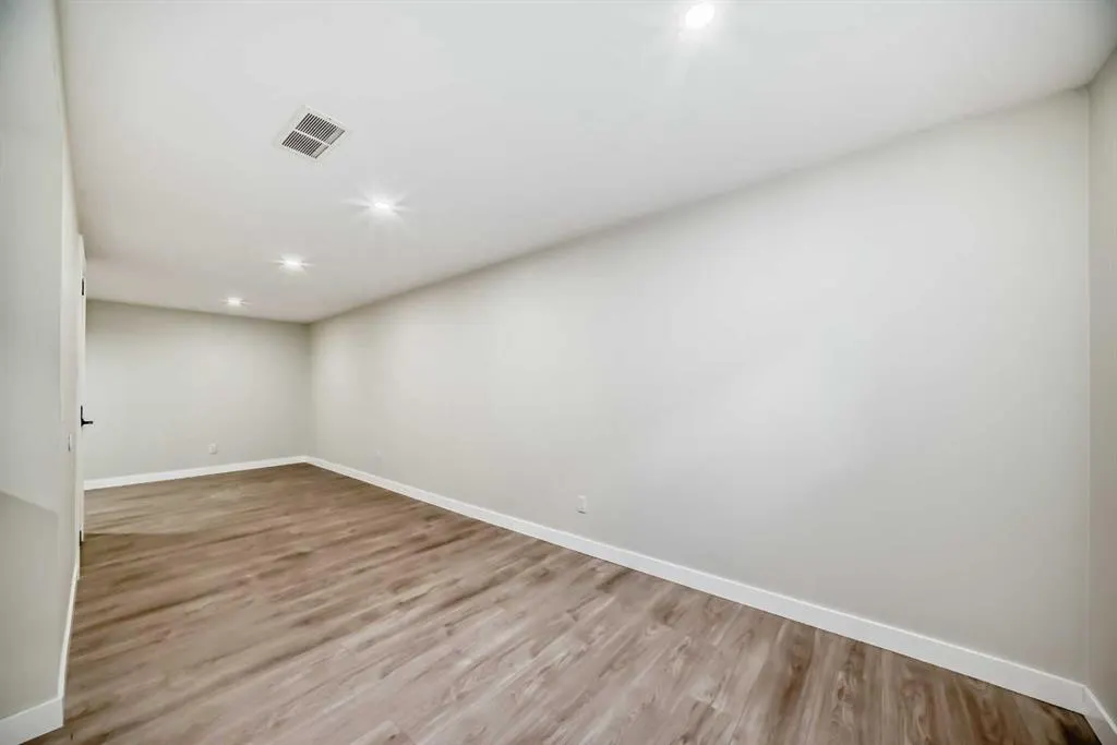 256 Penbrooke Close SE