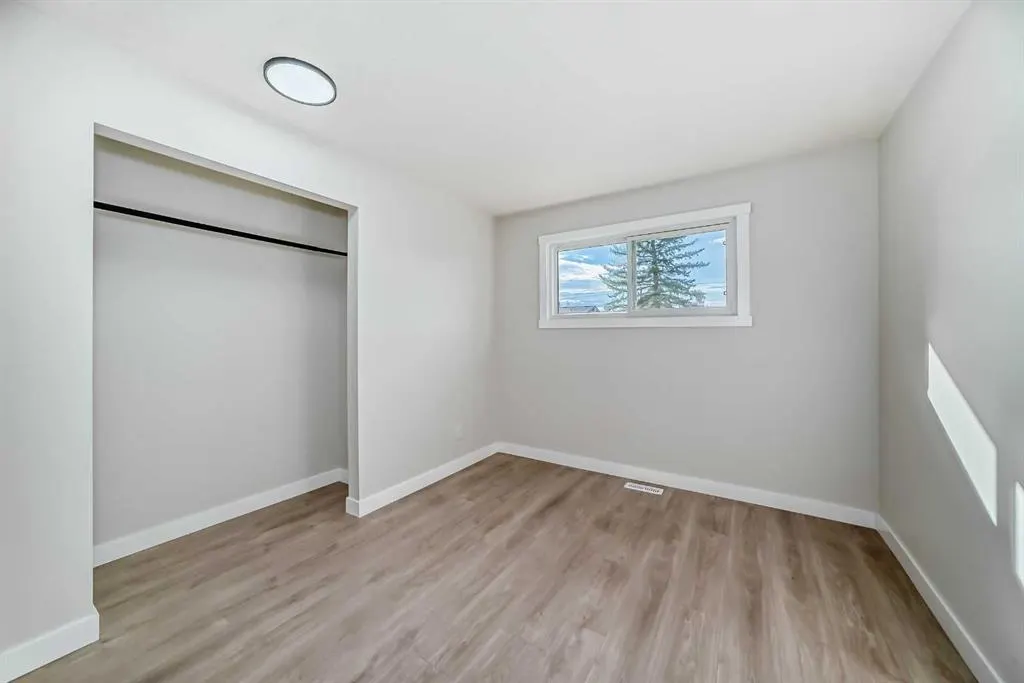 256 Penbrooke Close SE