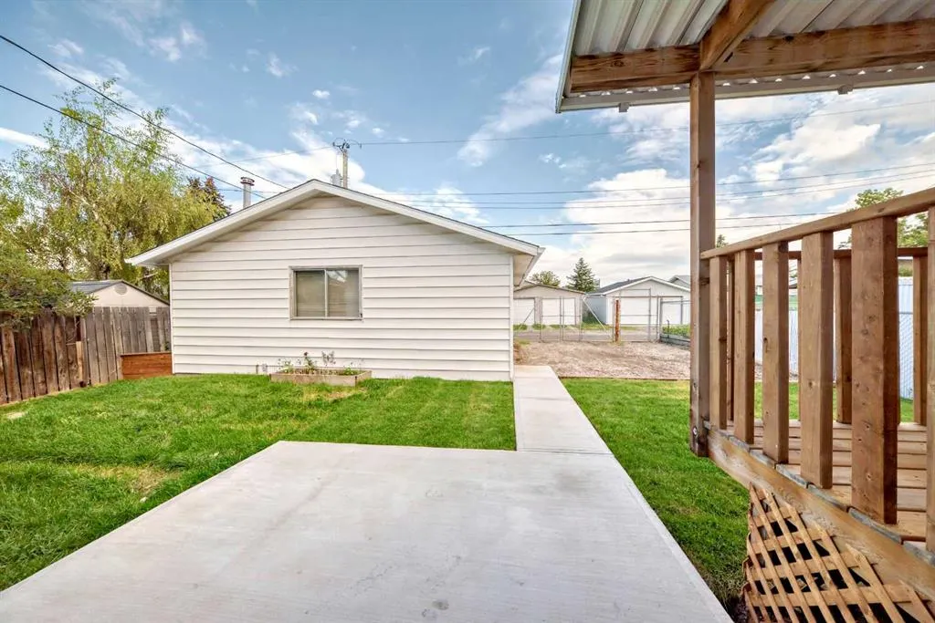 256 Penbrooke Close SE