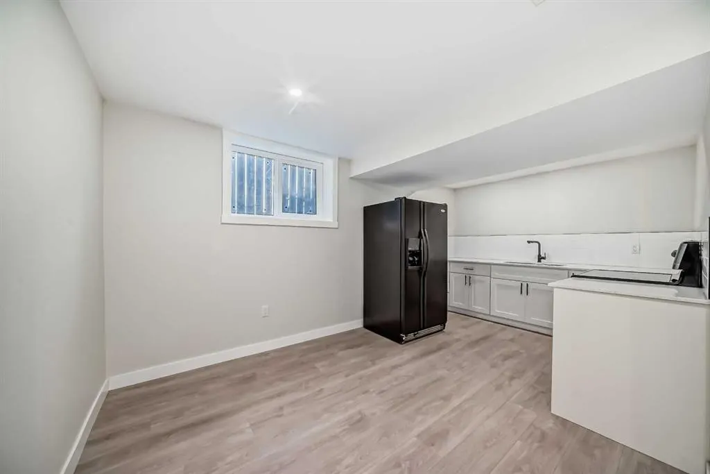 256 Penbrooke Close SE