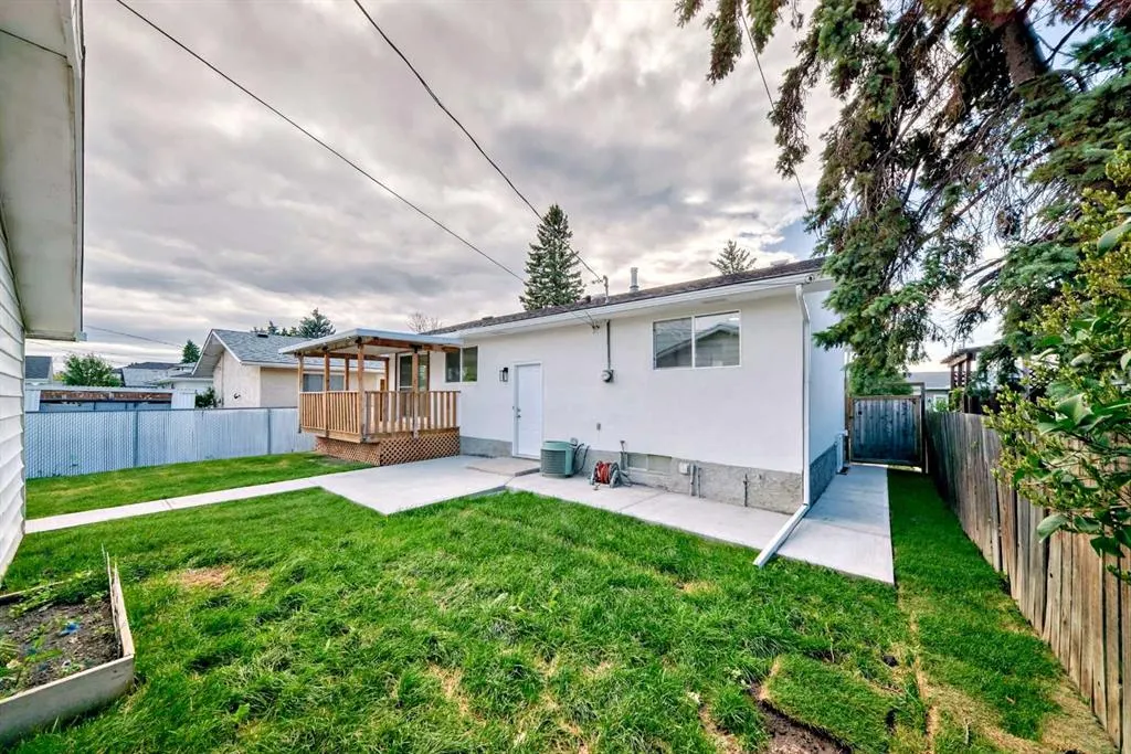 256 Penbrooke Close SE