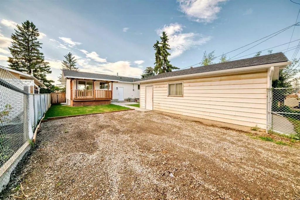 256 Penbrooke Close SE
