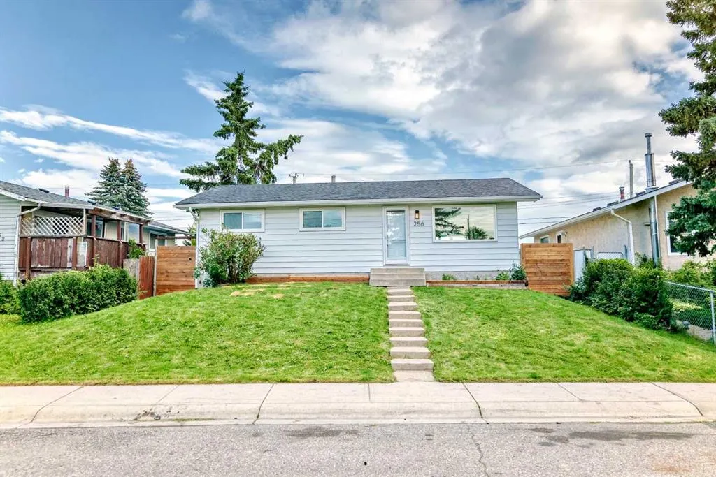 256 Penbrooke Close SE