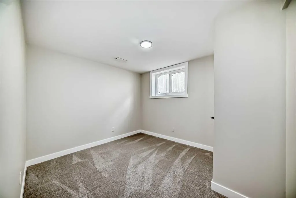 256 Penbrooke Close SE