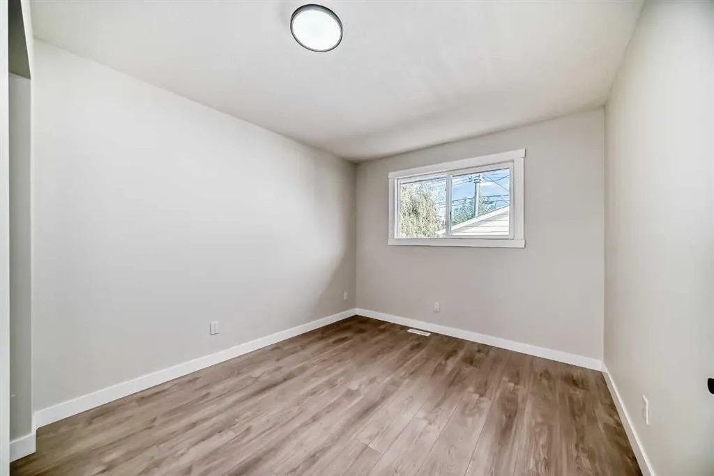 256 Penbrooke Close SE